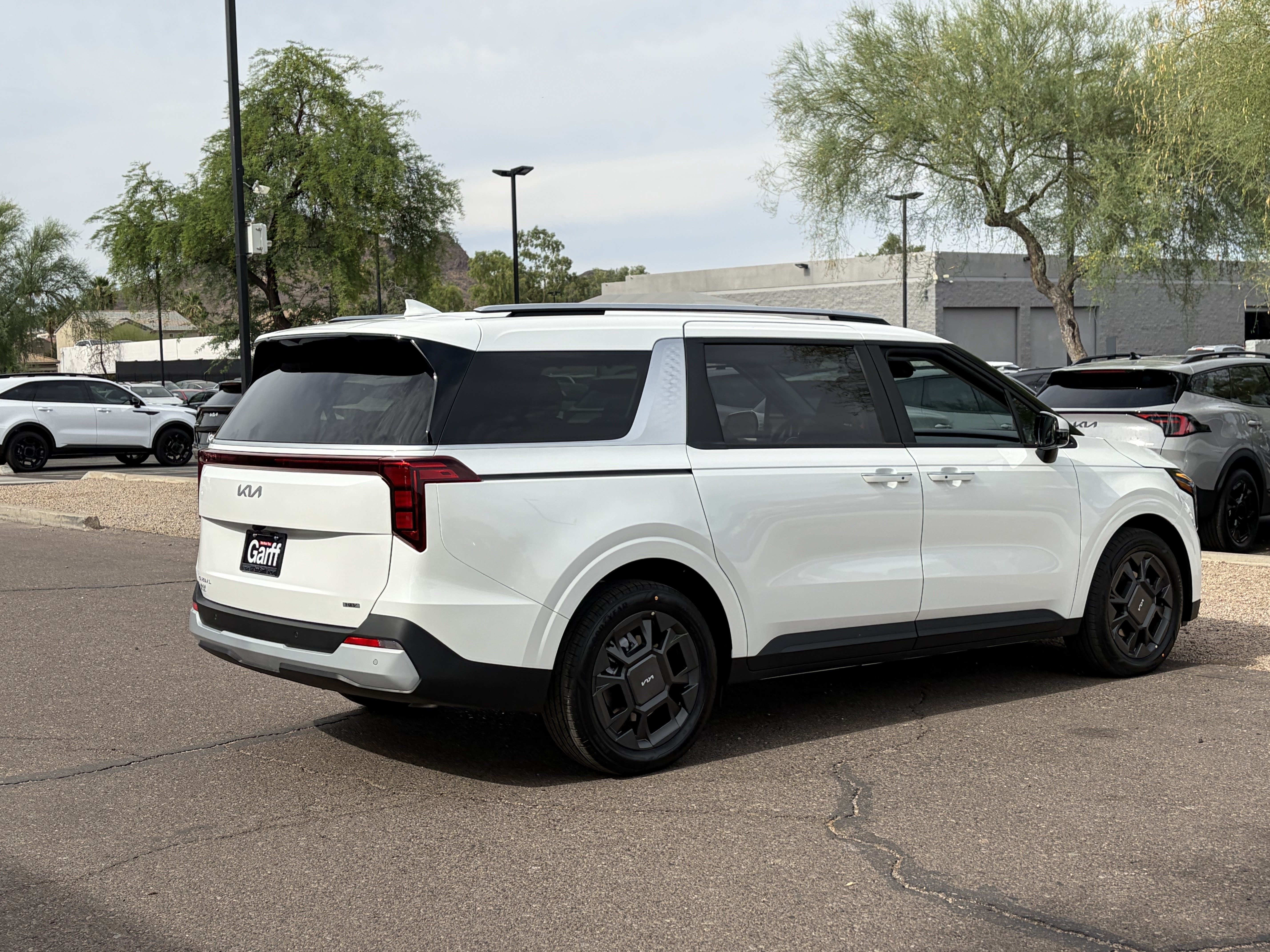 New 2026 Kia Carnival EX FWD image 4