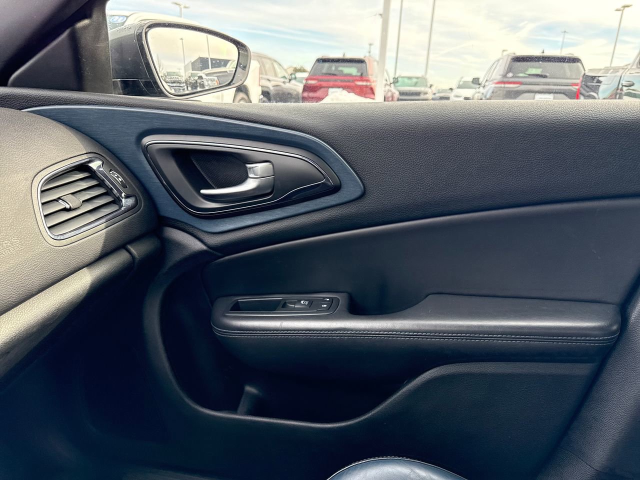 Used 2015 Chrysler 200 S w/ Comfort Group image 20