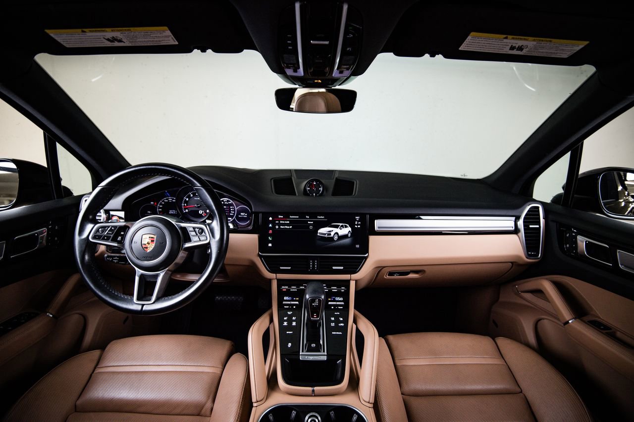 Certified 2023 Porsche Cayenne Platinum Edition image 25