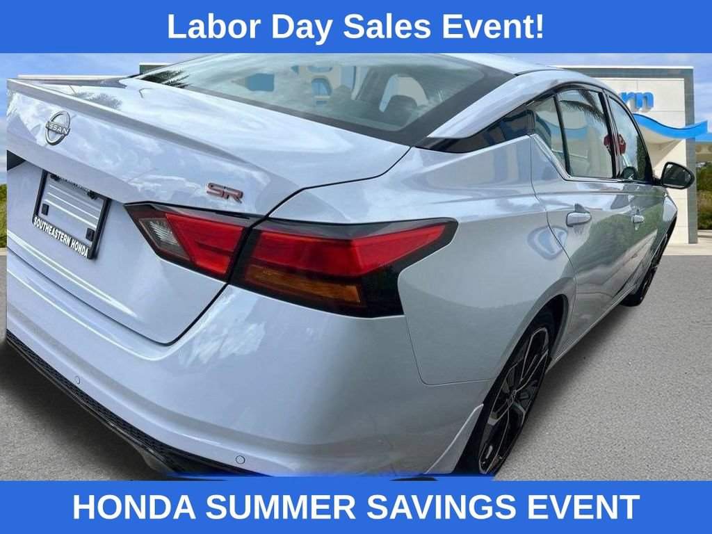 Used 2024 Nissan Altima 2.5 SR w/ SR Premium Package FWD image 8