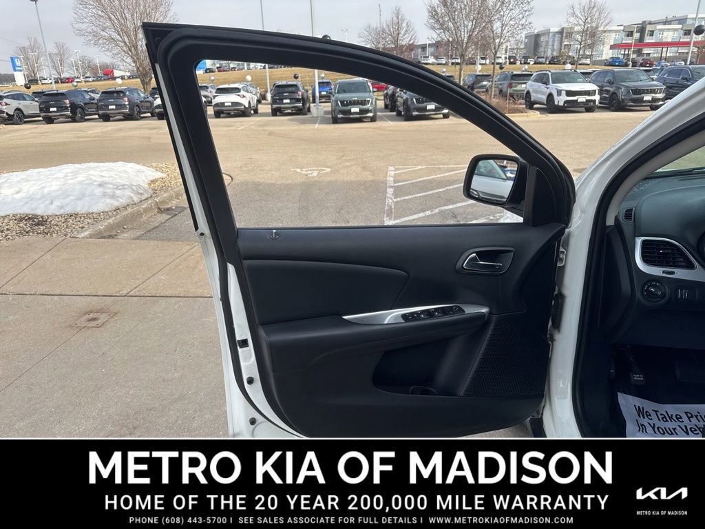 Used 2019 Dodge Journey SE w/ Blacktop Package image 11