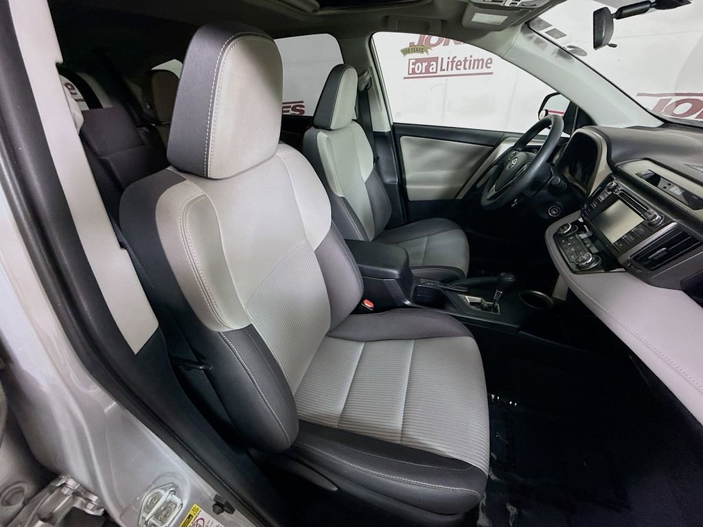Used 2014 Toyota RAV4 XLE AWD/4WD image 29