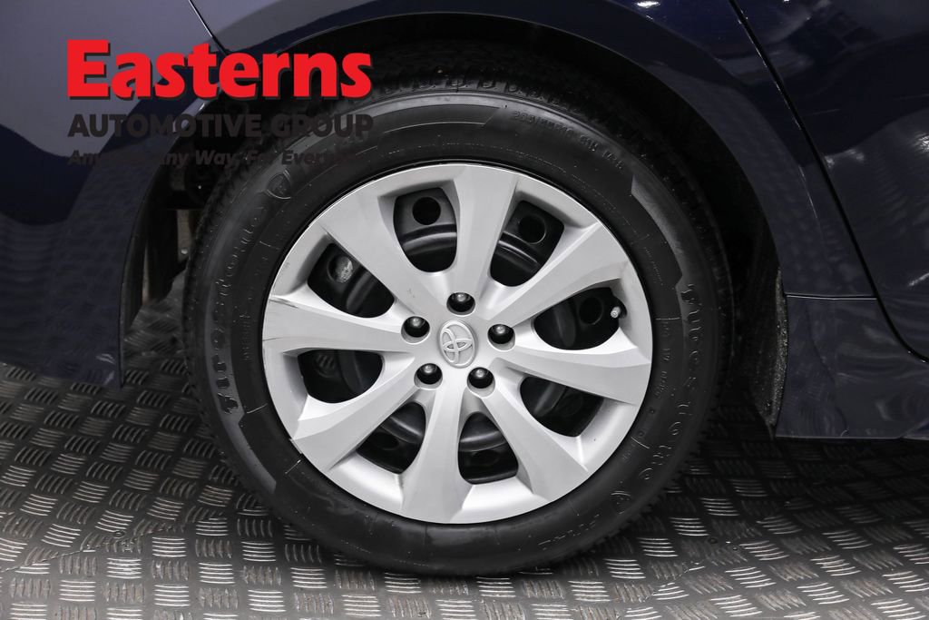 Used 2025 Toyota Corolla LE image 29