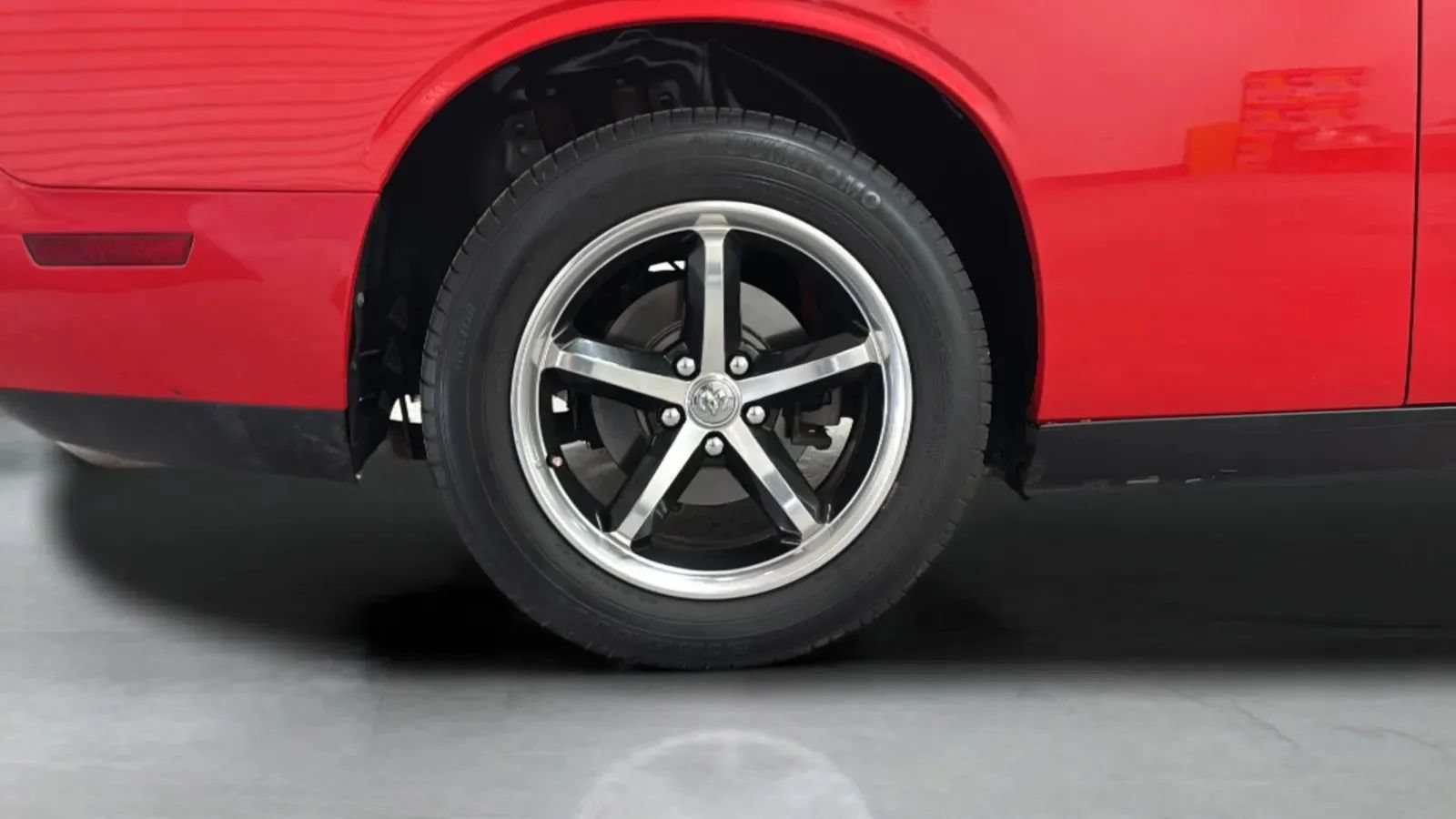 Used 2010 Dodge Challenger SE RWD image 32