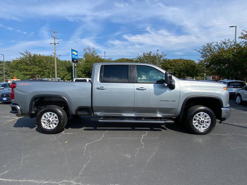 Used 2024 Chevrolet Silverado 2500 LT image 2