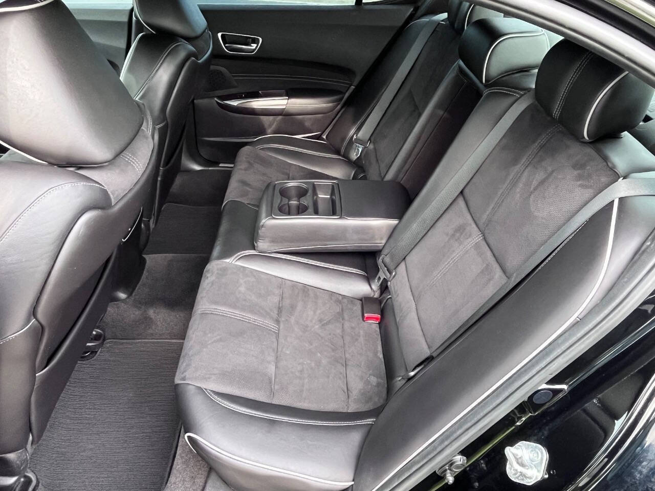 Used 2018 Acura TLX V6 w/ Technology & A-SPEC Pkg FWD image 21