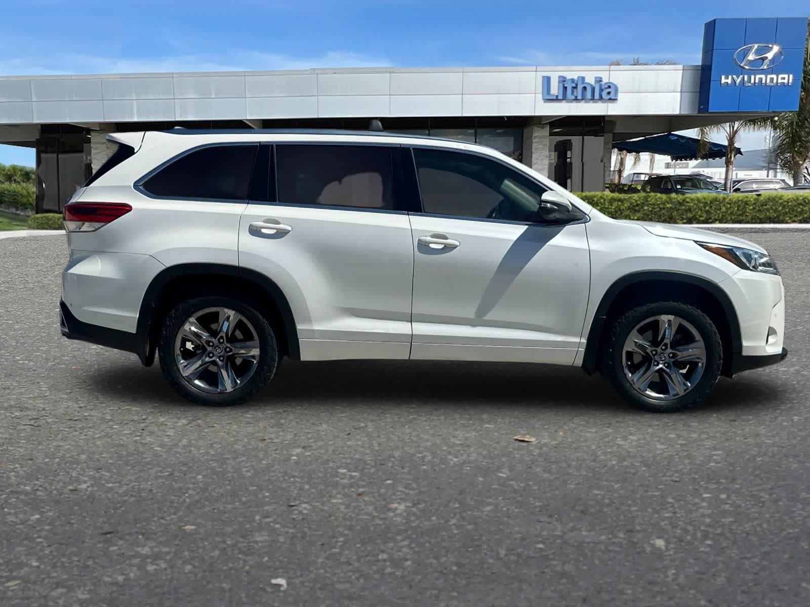 Used 2018 Toyota Highlander Limited Platinum AWD/4WD image 9