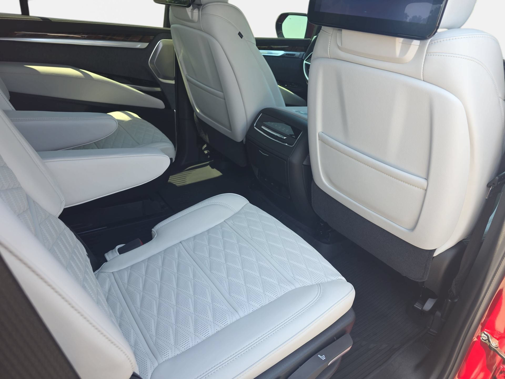 Used 2026 Cadillac Escalade Platinum Sport w/ LPO, ONYX Package AWD/4WD image 11