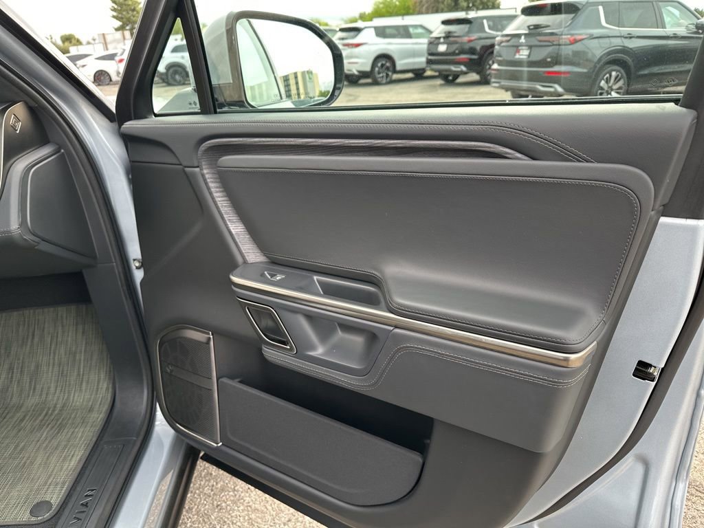 Used 2023 Rivian R1S Adventure image 28