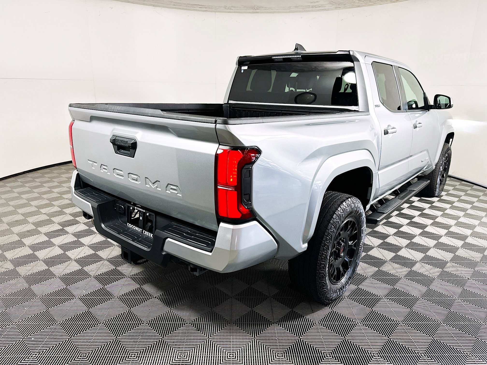 Used 2025 Toyota Tacoma SR5 image 3