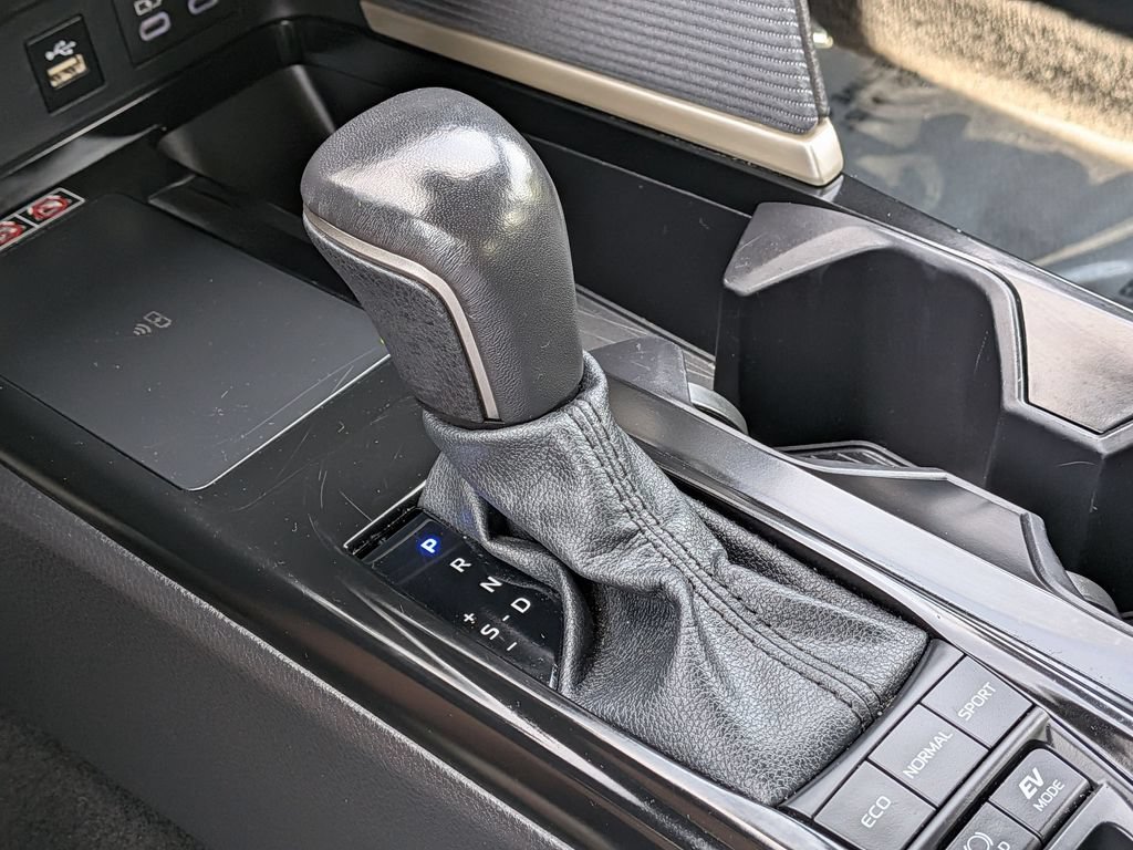 Used 2025 Toyota Camry SE FWD image 25