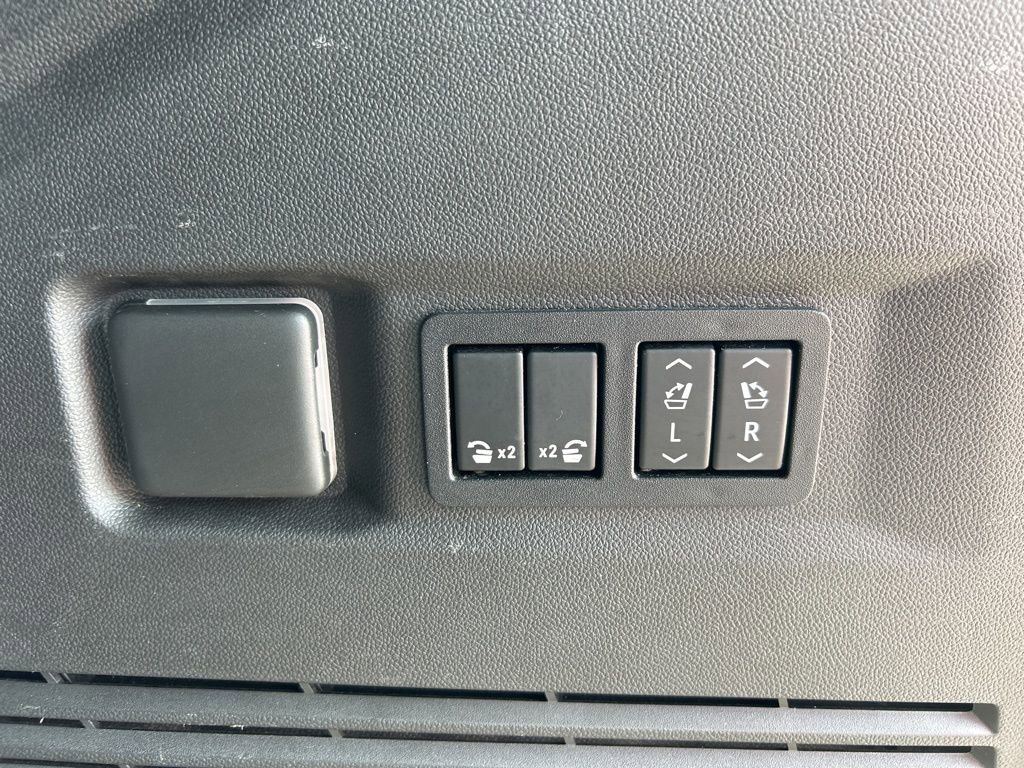 Used 2021 Chevrolet Tahoe High Country image 24