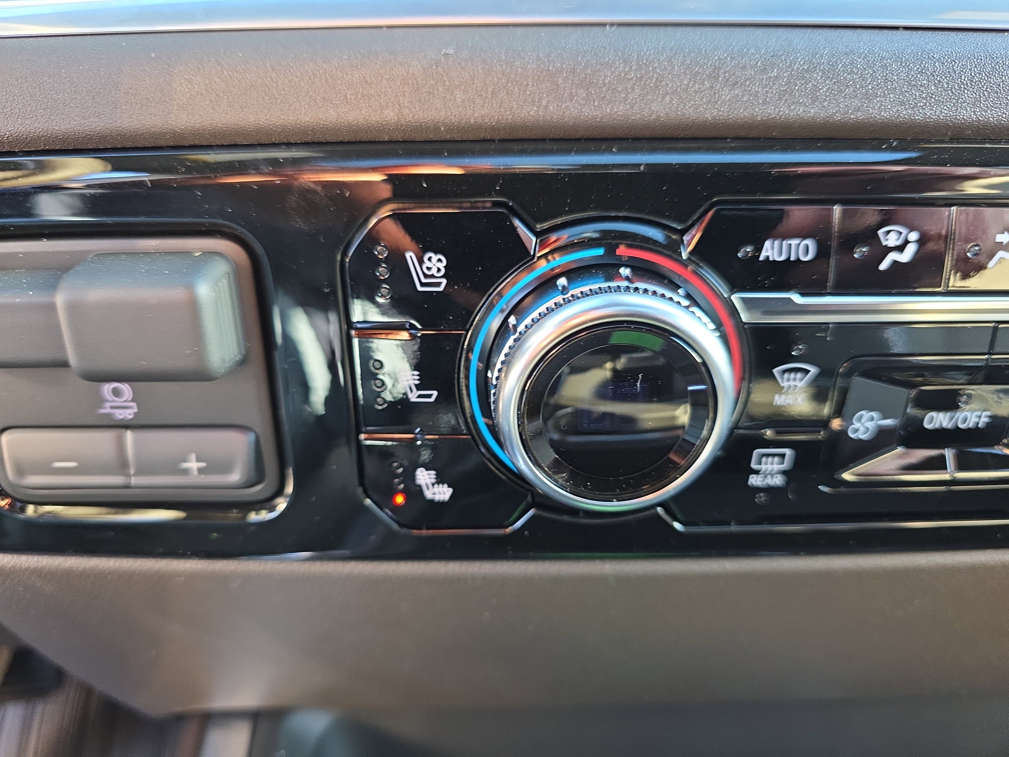 New 2026 GMC Sierra 2500 SLT w/ SLT Convenience Package image 28