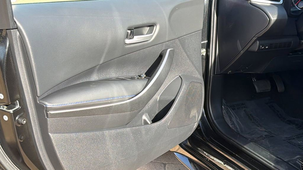 Used 2021 Toyota Corolla SE w/ Carpet Mat Package (TMS) image 23