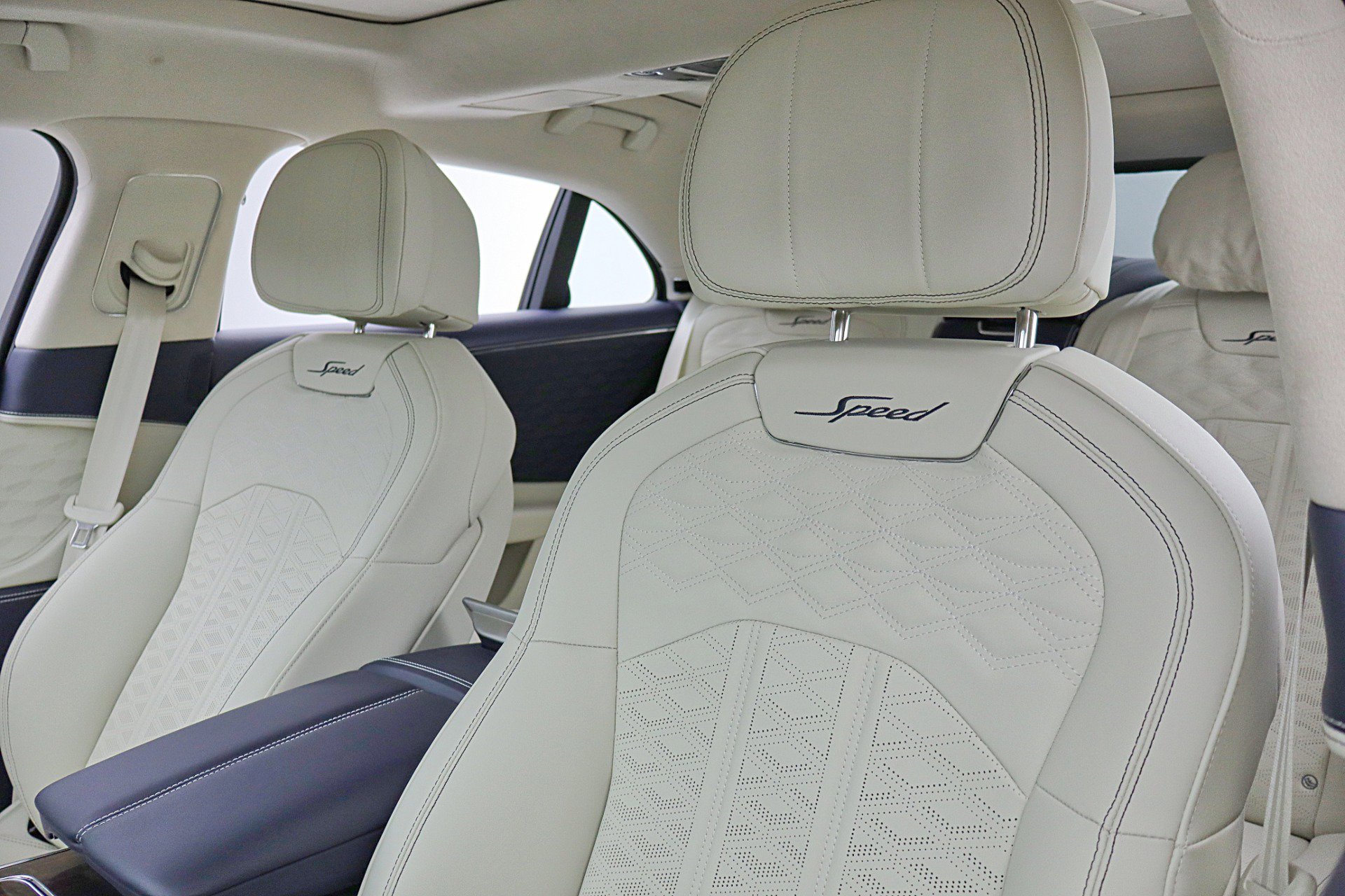 Used 2025 Bentley Flying Spur Plug-In Hybrid image 30