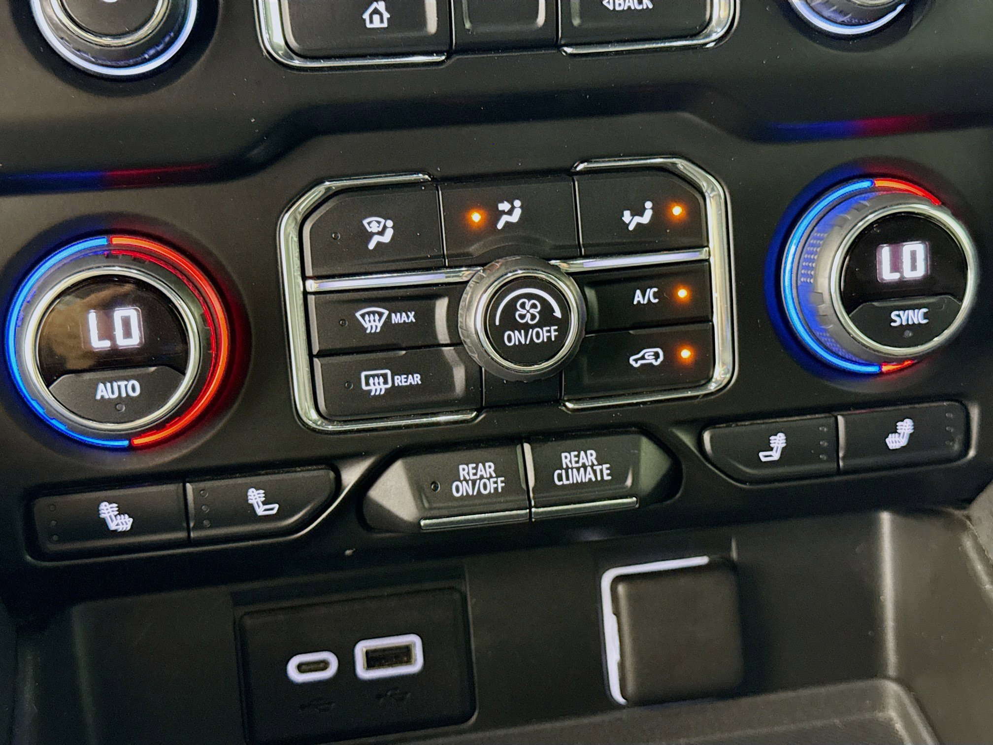 Used 2022 Chevrolet Suburban LT image 16