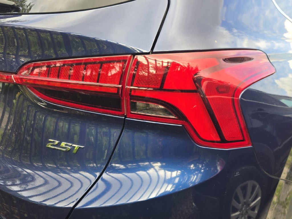 Used 2021 Hyundai Santa Fe Limited FWD image 7