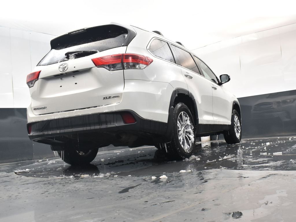 Used 2019 Toyota Highlander XLE image 27