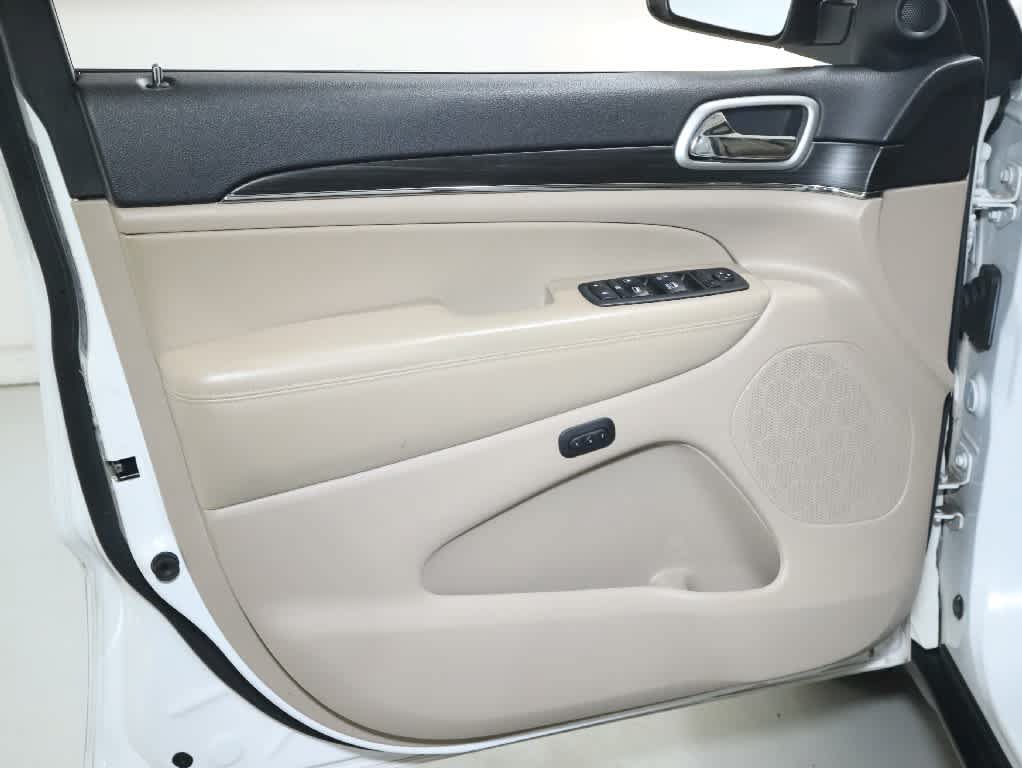 Used 2021 Jeep Grand Cherokee Limited w/ Luxury Group II AWD/4WD image 16