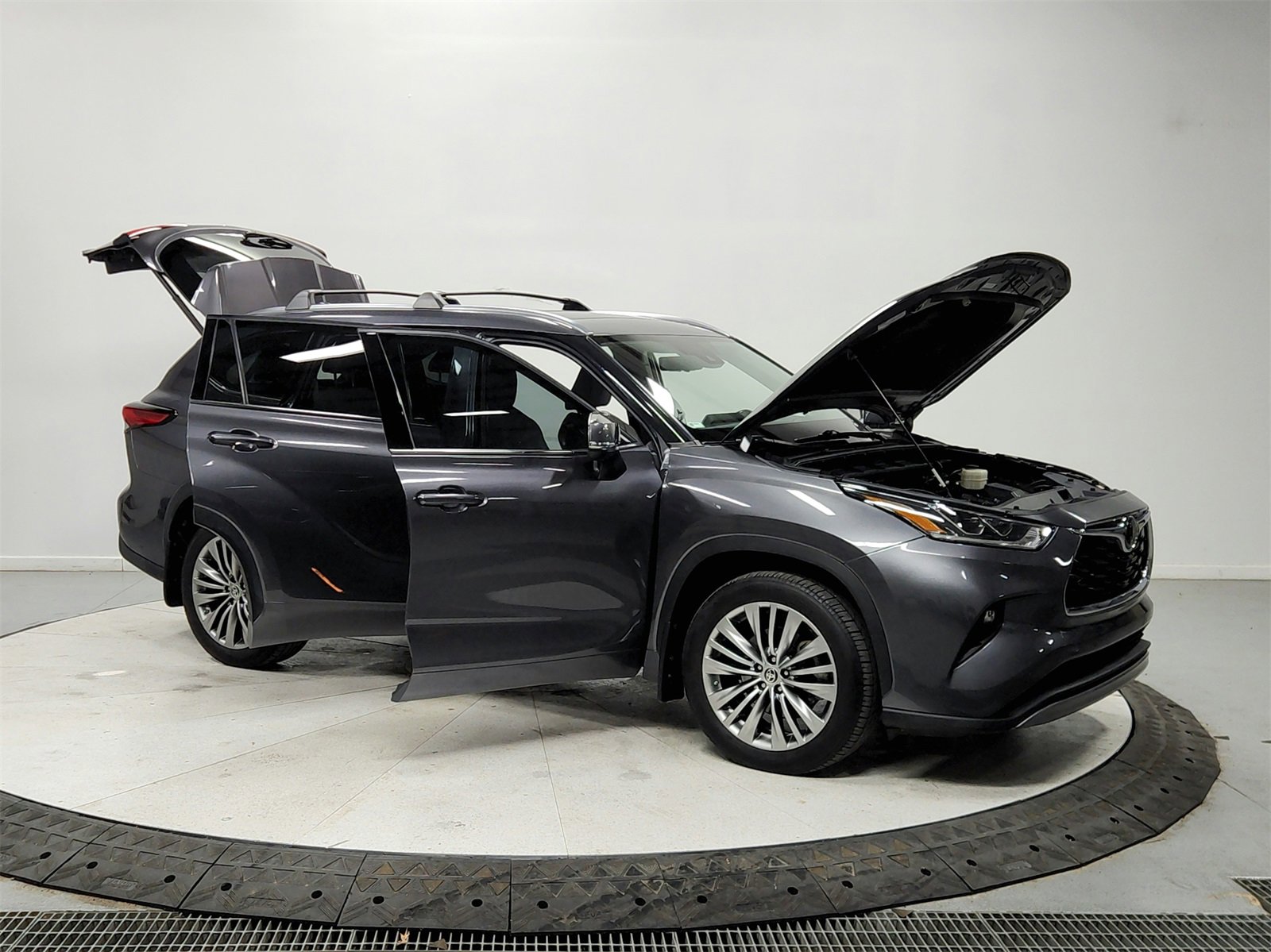 Used 2020 Toyota Highlander Platinum image 9