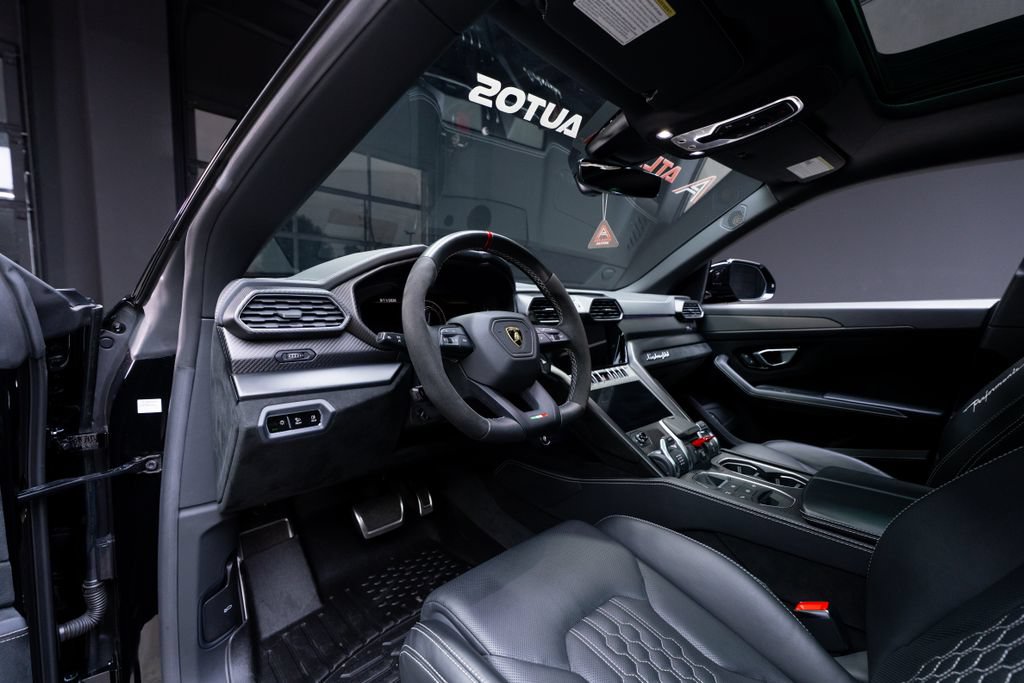 Used 2023 Lamborghini Urus Performante AWD/4WD image 34