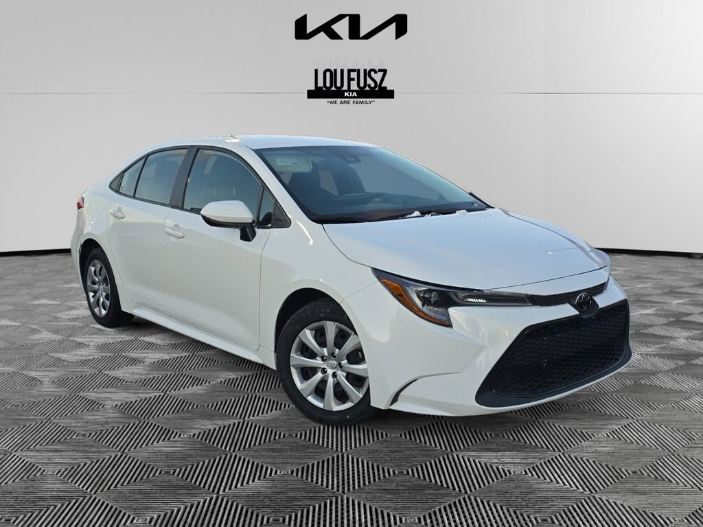 Used 2022 Toyota Corolla LE image 1