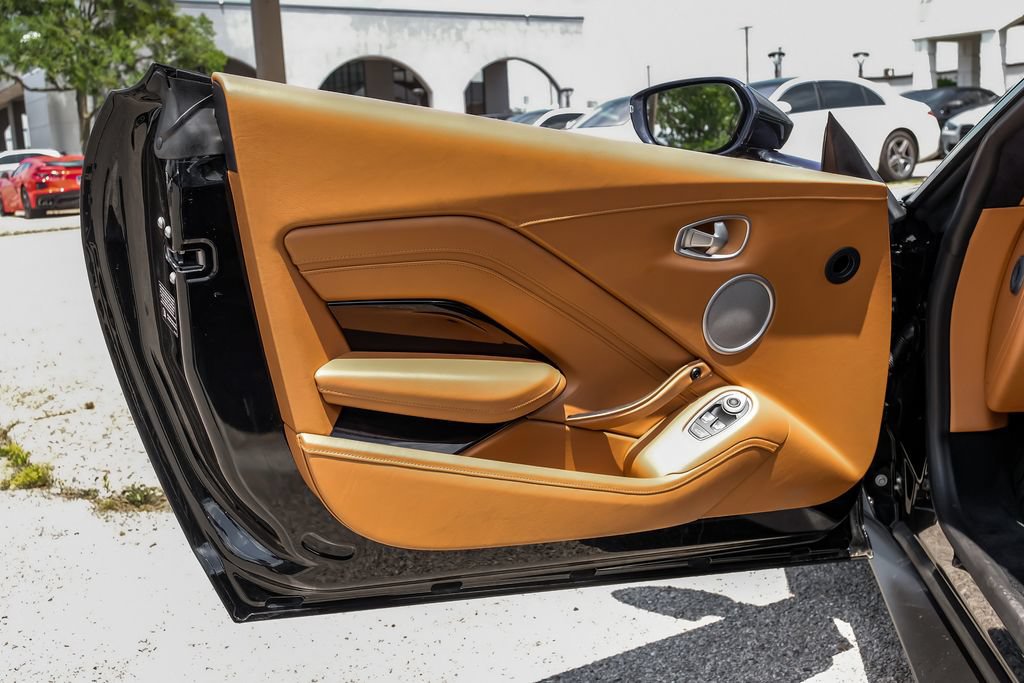 Used 2020 Aston Martin V8 Vantage Coupe RWD image 35