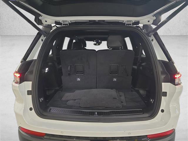Used 2024 Jeep Grand Cherokee L Altitude image 11