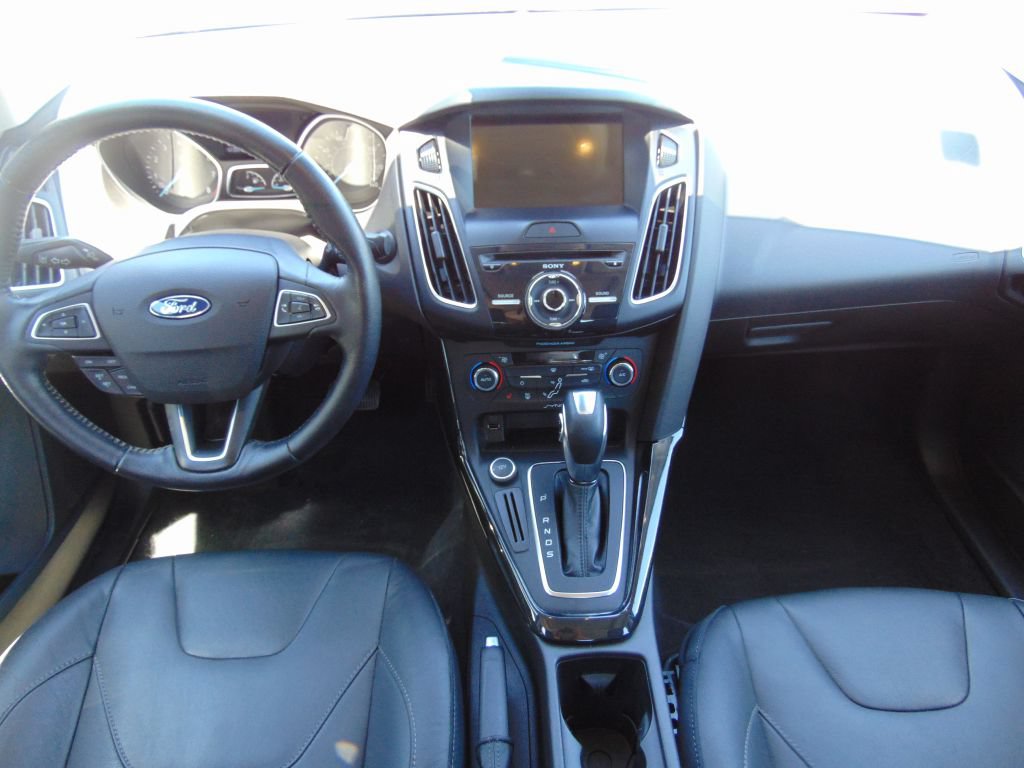 Used 2016 Ford Focus Titanium w/ Titanium Technology Package FWD image 17