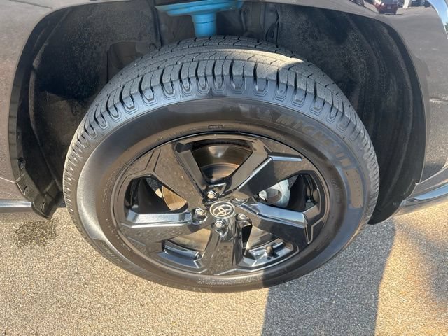 Used 2020 Toyota RAV4 XSE w/ XSE Grade Weather Package AWD/4WD image 13