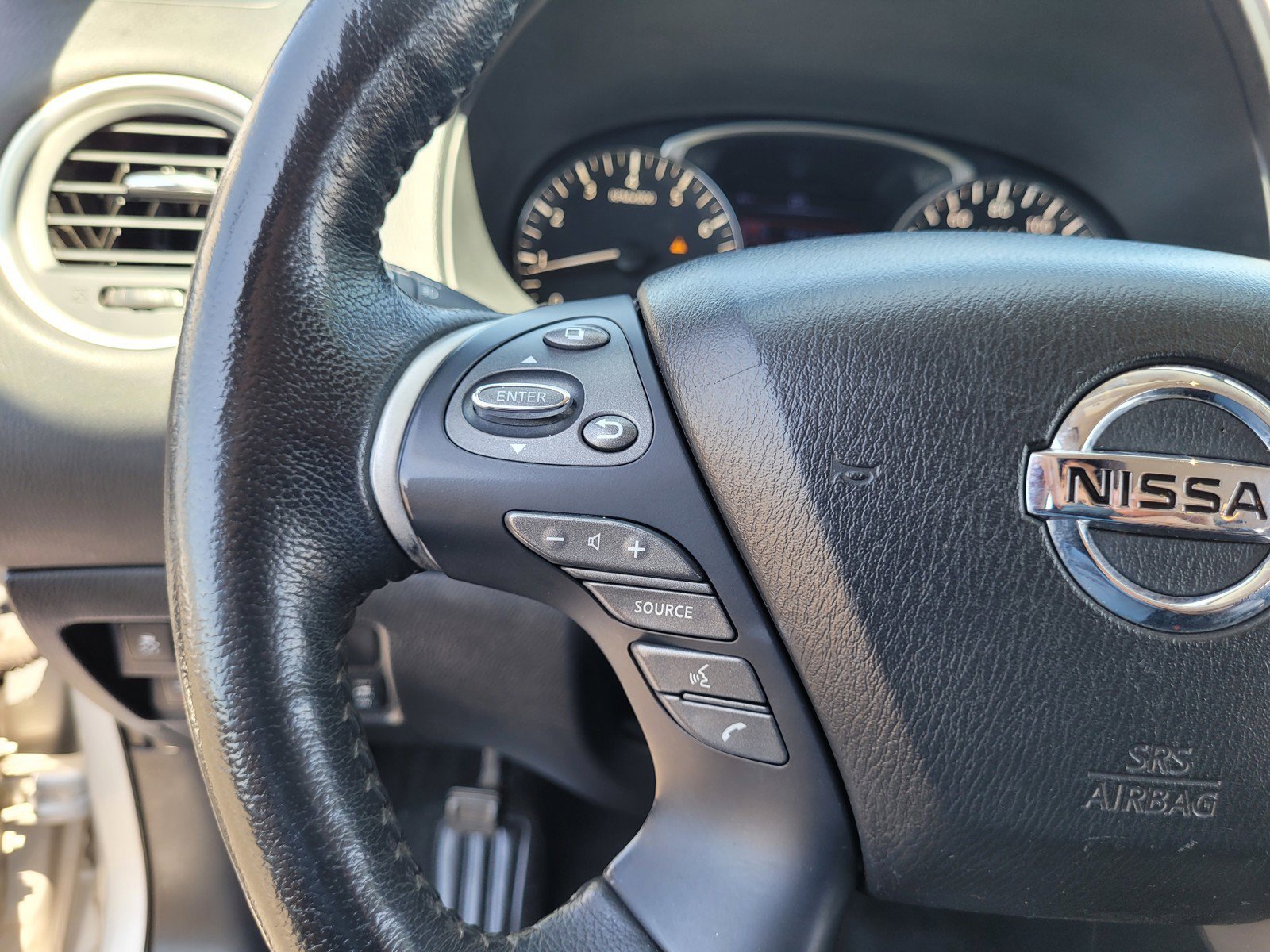 Used 2020 Nissan Pathfinder SL FWD image 23