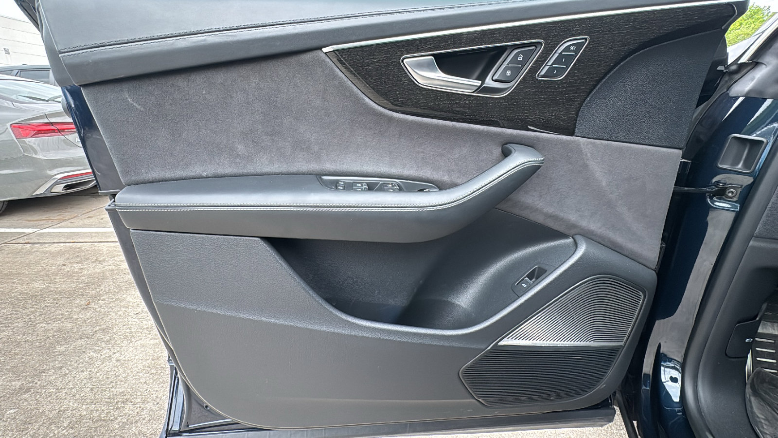 Used 2023 Audi RS Q8 w/ Executive Package AWD/4WD image 12