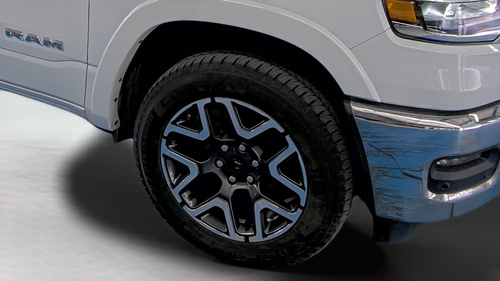 Used 2025 RAM 1500 Laramie AWD/4WD image 19