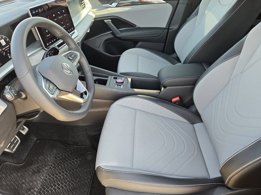 New 2026 Volkswagen Tiguan SE R-Line FWD image 12