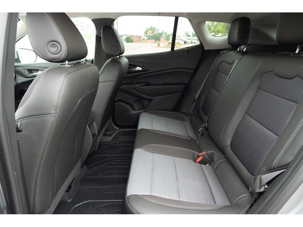 Used 2025 Chevrolet Trax LT FWD image 13