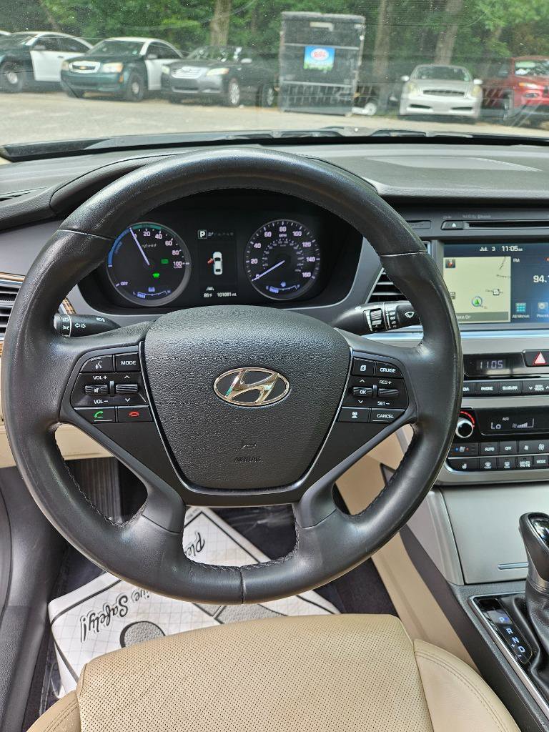 Used 2016 Hyundai Sonata Limited w/ Option Group 02 FWD image 16
