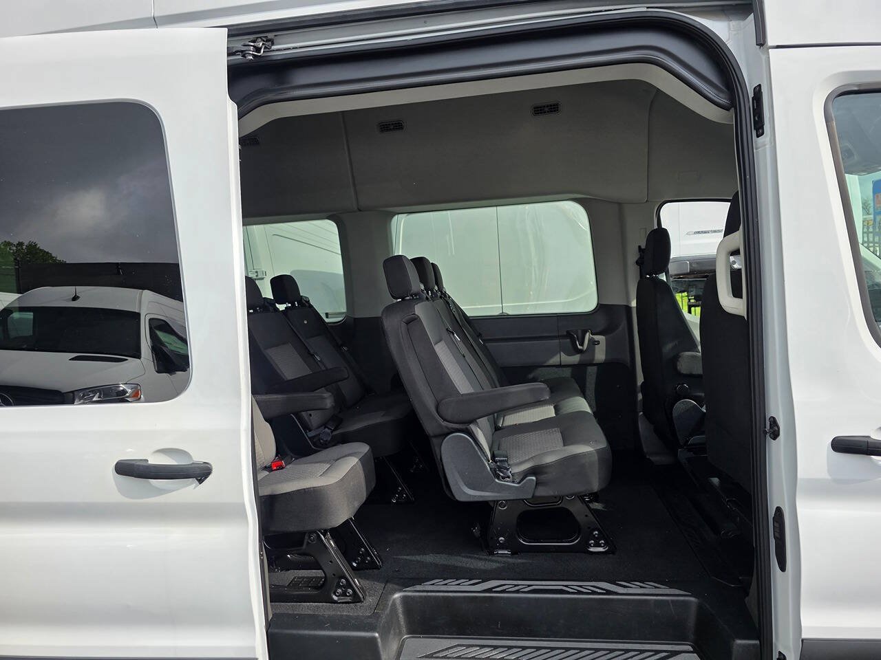 Used 2024 Ford Transit 350 XLT RWD image 20