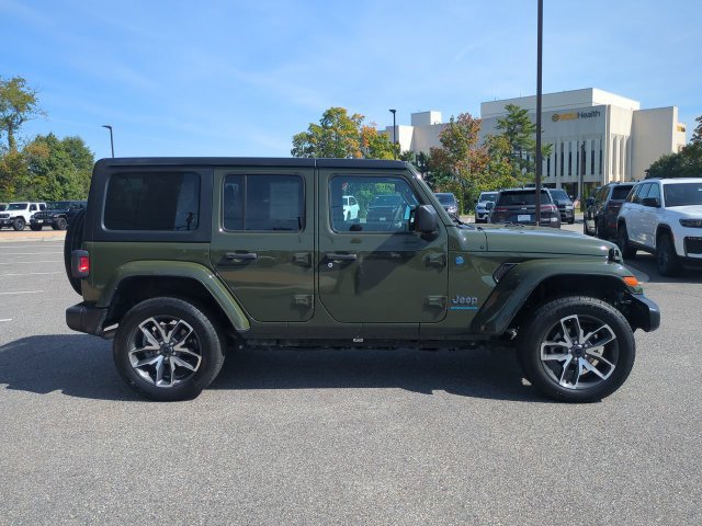 Used 2024 Jeep Wrangler Unlimited w/ Convenience Group AWD/4WD image 3