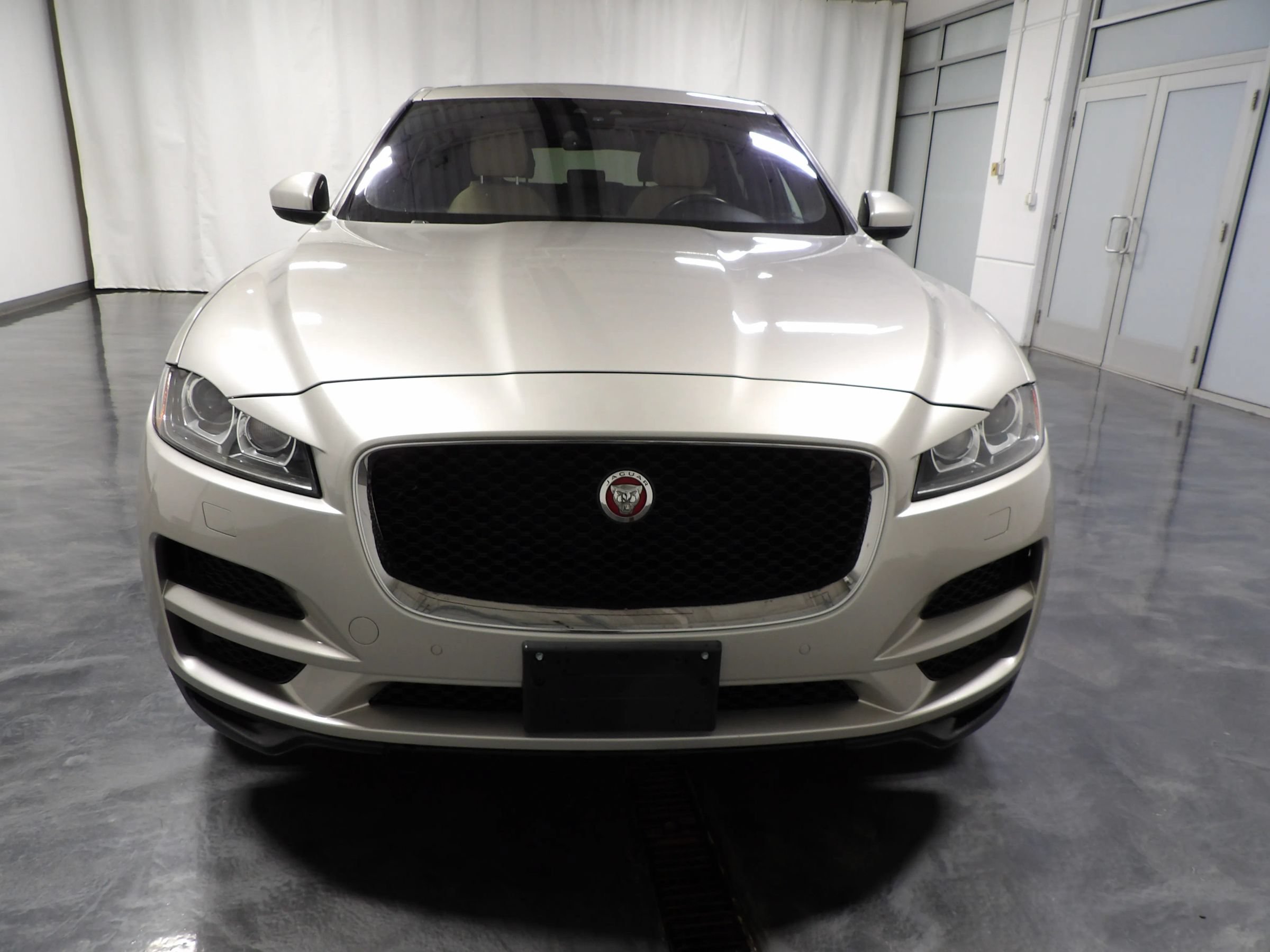 Used 2017 Jaguar F-PACE Premium AWD/4WD image 3
