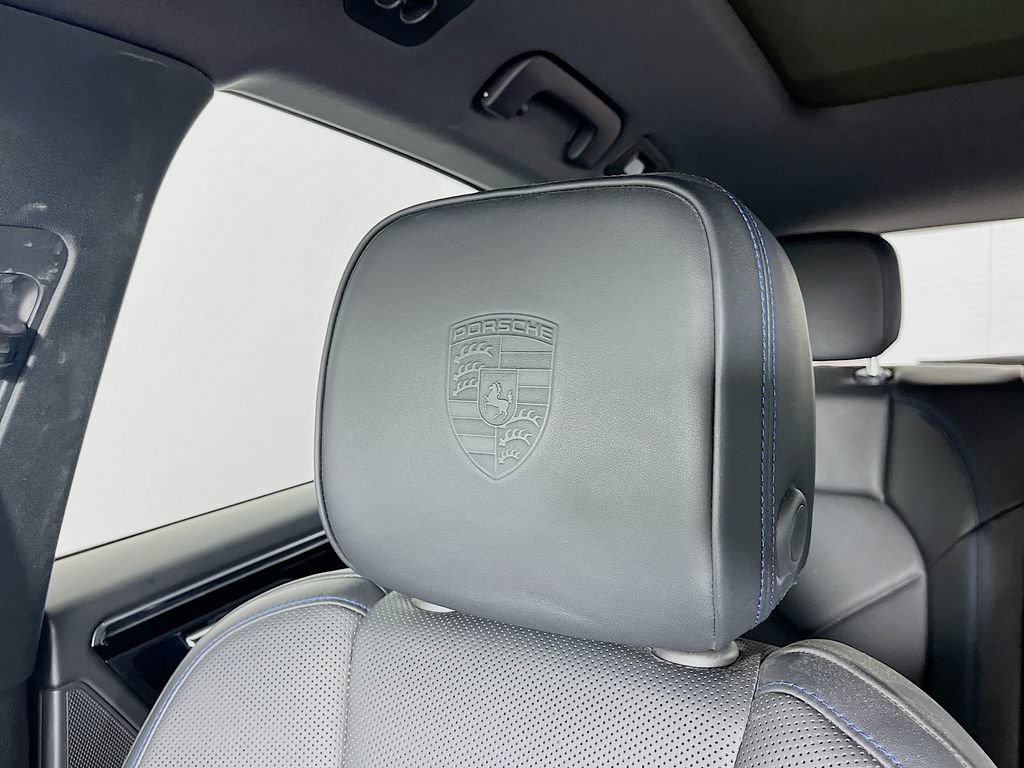 Certified 2023 Porsche Macan Turbo AWD/4WD image 31