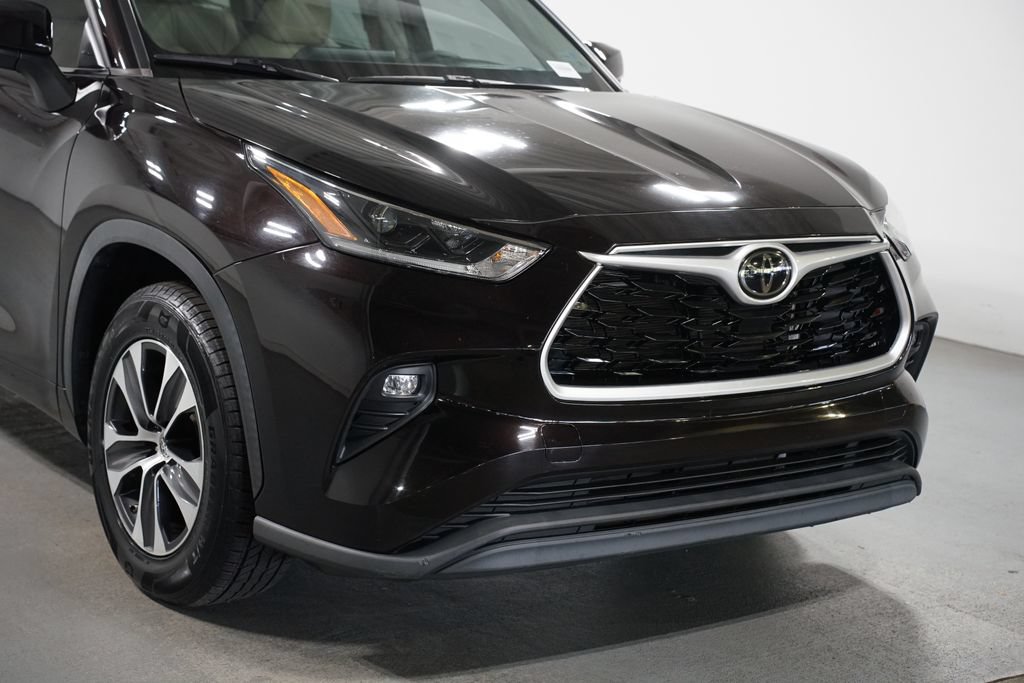 Certified 2021 Toyota Highlander XLE FWD image 4