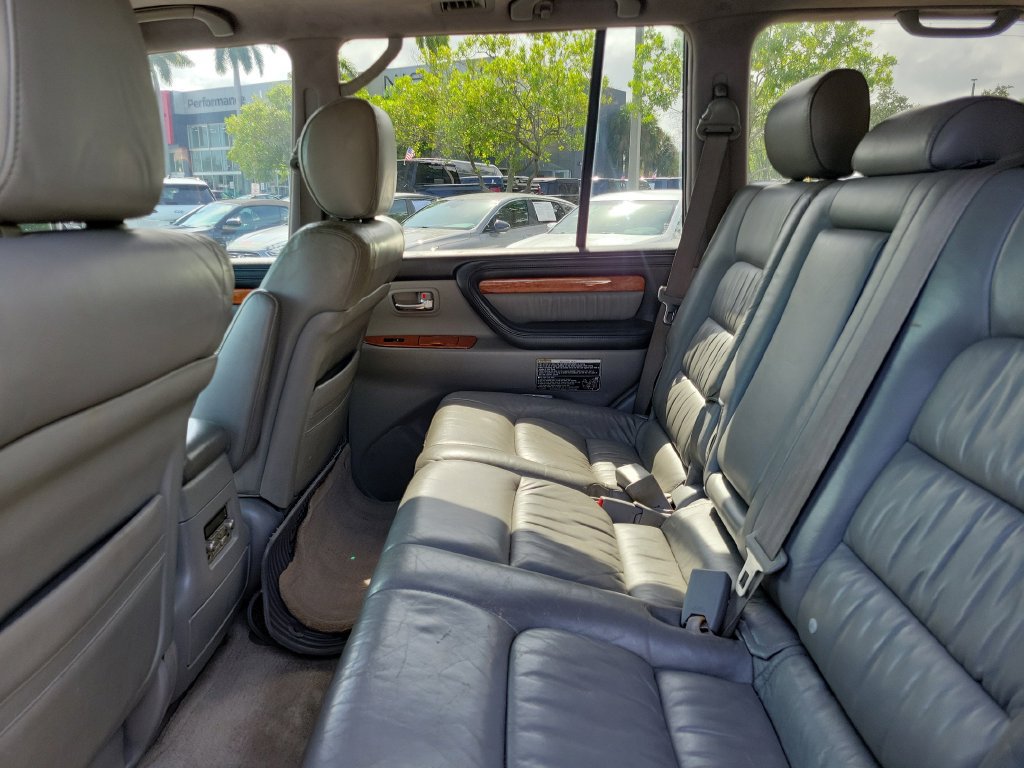 Used 2006 Lexus LX 470 4WD w/ Preferred Accessory Pkg image 16
