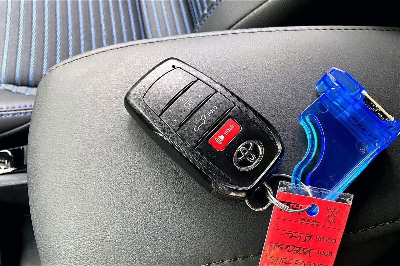 Used 2024 Toyota Corolla Cross AWD Hybrid w/ Convenience Package image 36