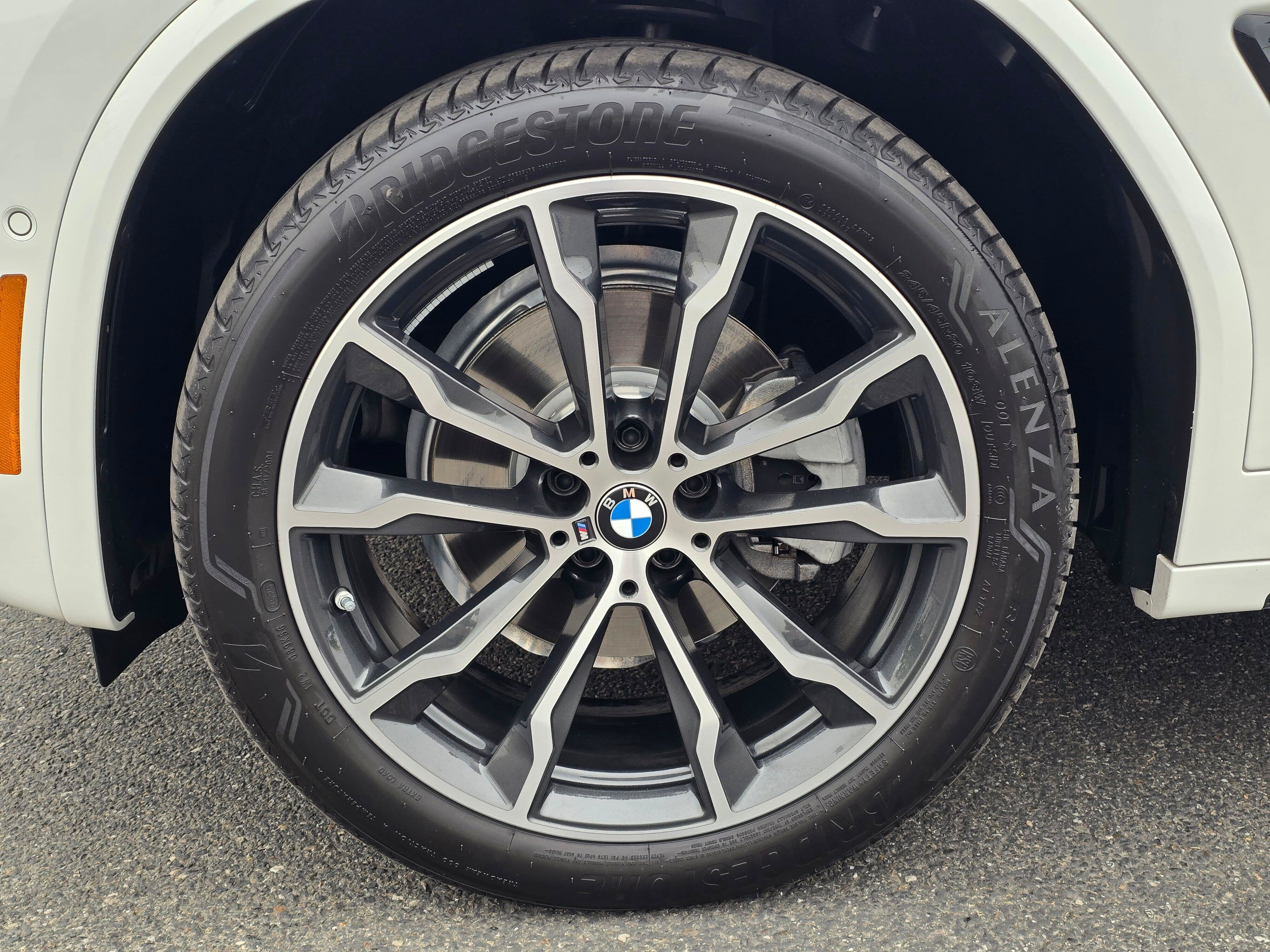 Used 2025 BMW X4 xDrive30i w/ Premium Package AWD/4WD image 8