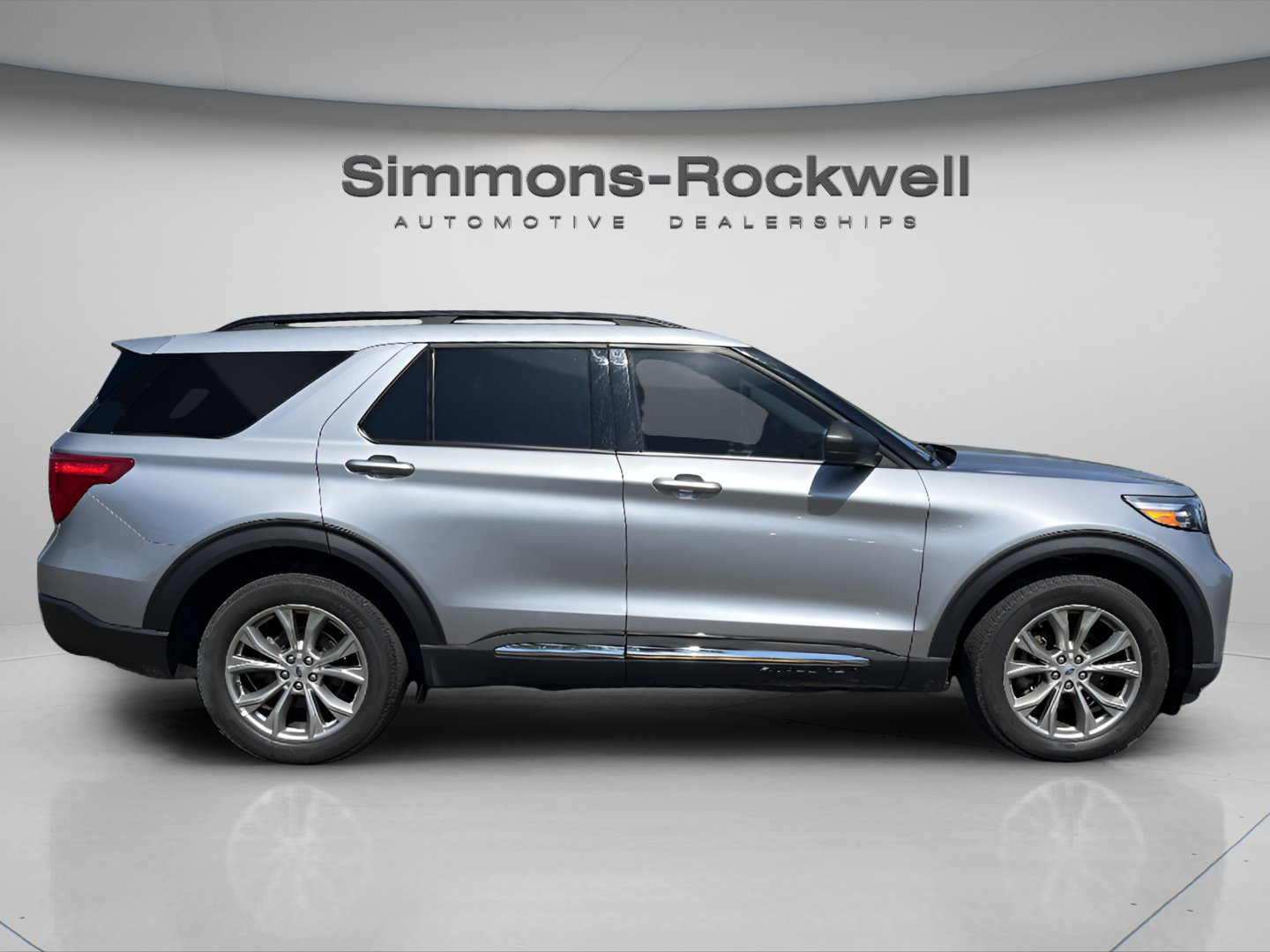 Used 2023 Ford Explorer XLT AWD/4WD image 6