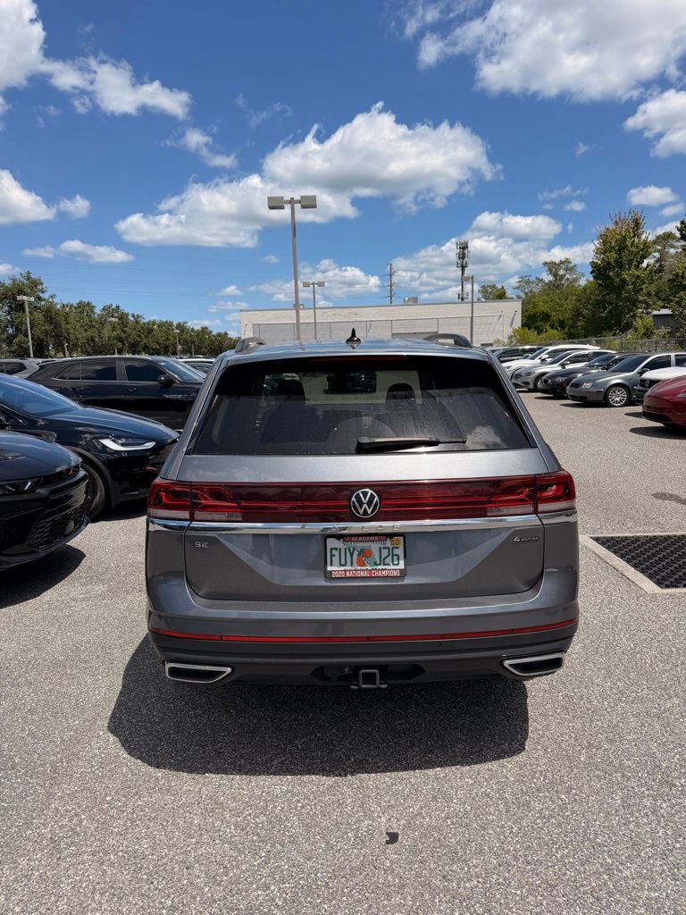 Used 2024 Volkswagen Atlas SE AWD/4WD image 2
