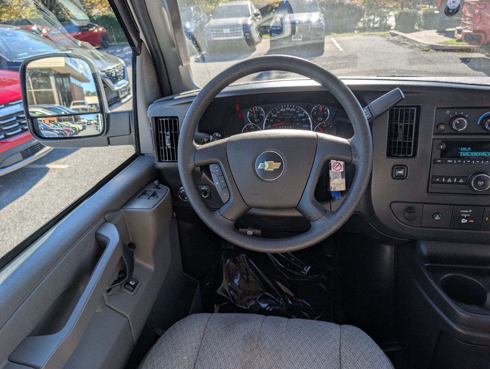 Used 2025 Chevrolet Express 3500 LT w/ LT Preferred Equipment Group RWD image 17
