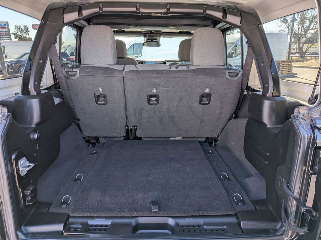 Used 2025 Jeep Wrangler Sport S image 31