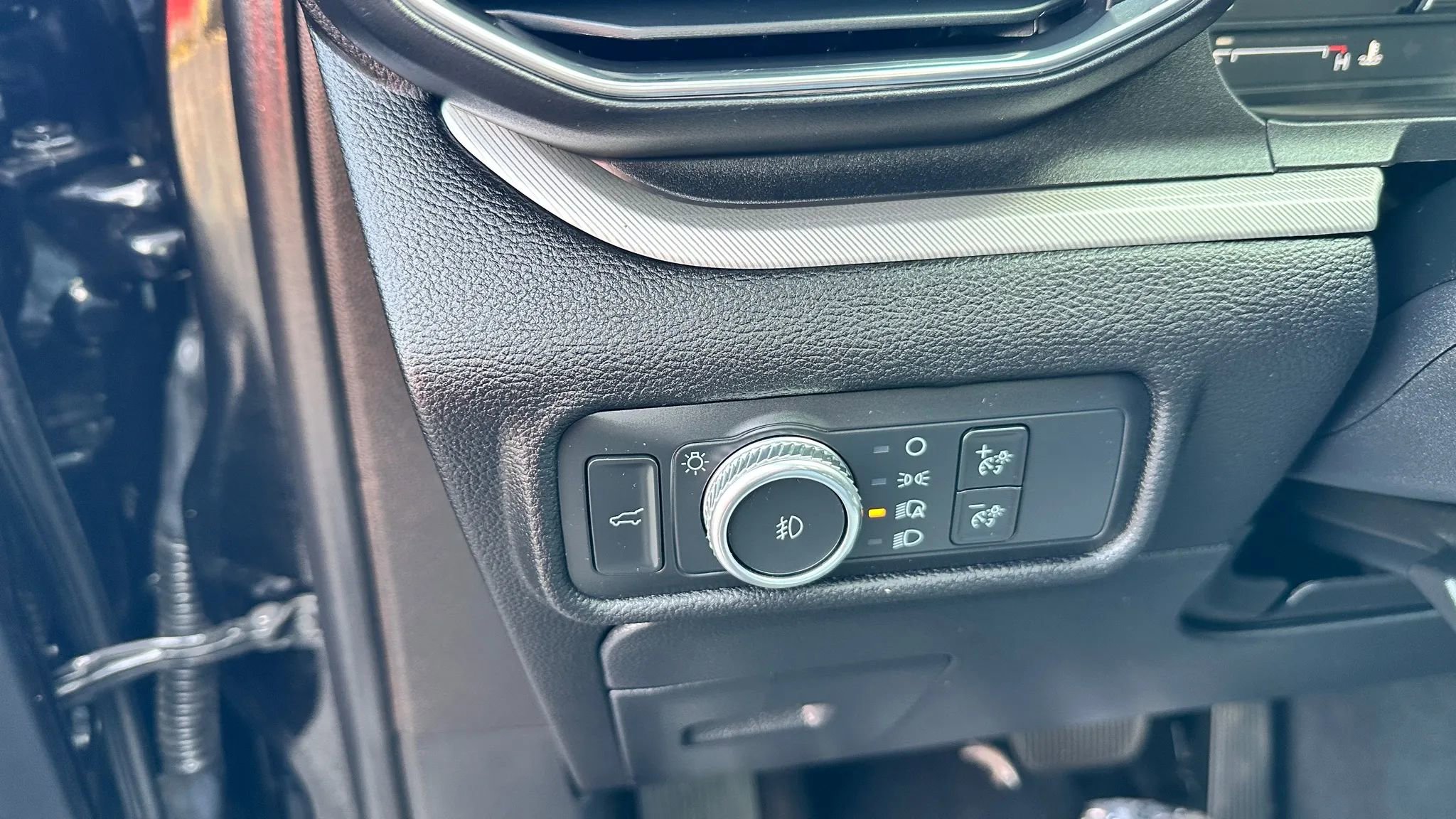 Used 2021 Ford Explorer XLT w/ Equipment Group 202A image 20