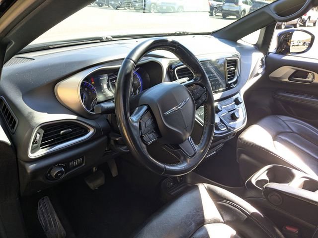 Certified 2020 Chrysler Pacifica Touring-L w/ Advanced Safetytec Group image 11